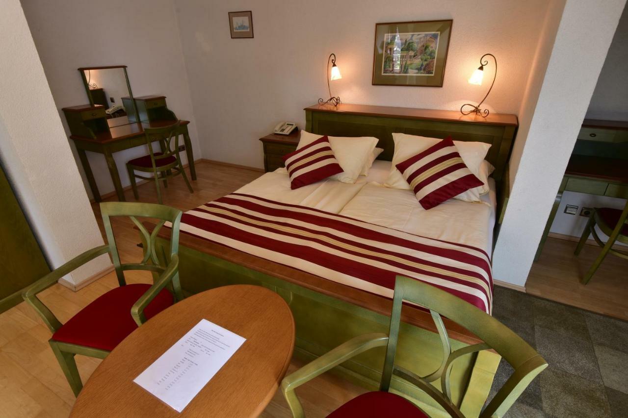 Sant Georg Garni Hotell Mariánské Lázně Eksteriør bilde